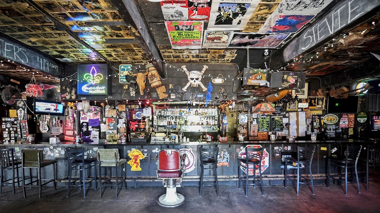 Rico's Bar and Grill