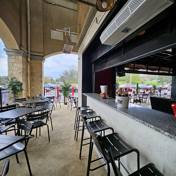 Hotshots Sports Bar & Grill