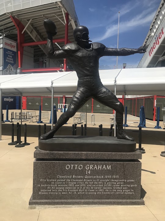 Otto Graham Statue